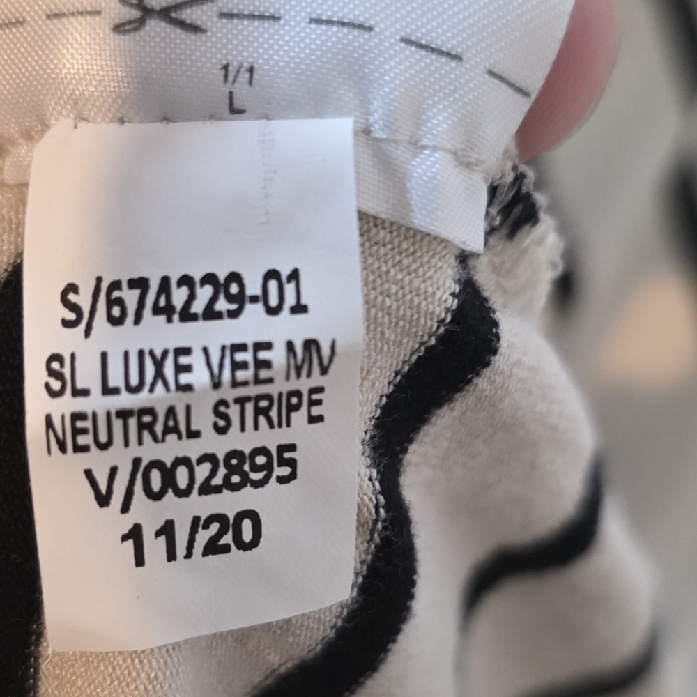 ⭐️40% Off⭐️ Old Navy Striped Tank Top Bundle - Picture 9 of 11